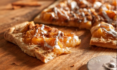 Apple Cinnamon Streusel Dessert Pizza